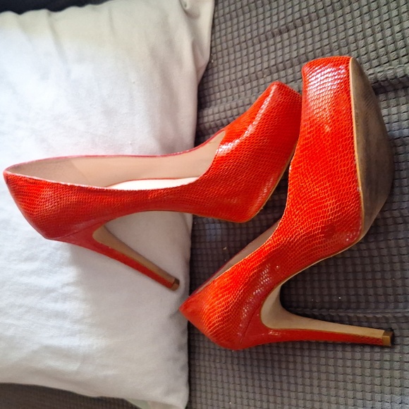 High Heel Pumps w/hidden platform - Picture 2 of 5